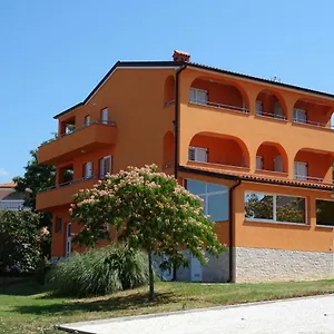 Orange , Medulin Chorvatsko